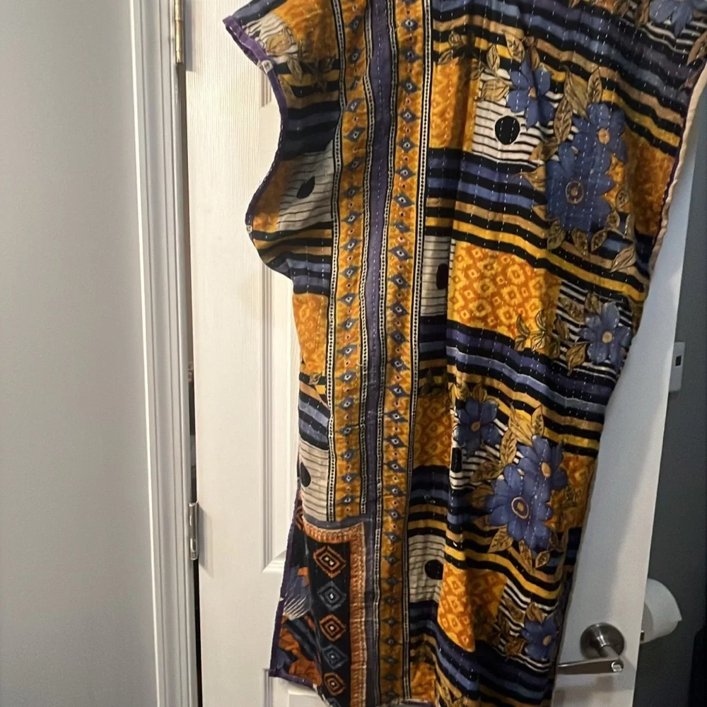 Kantha Bae Ruana - Picture 4 of 4